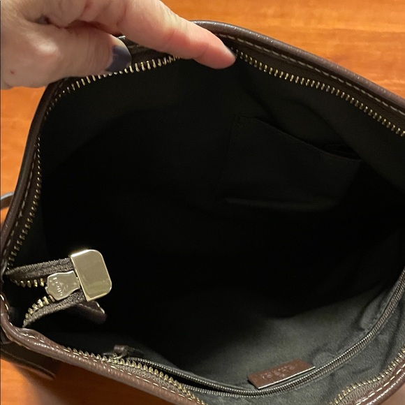 Gucci Abbey Crossbody Bag - Picture 13 of 16